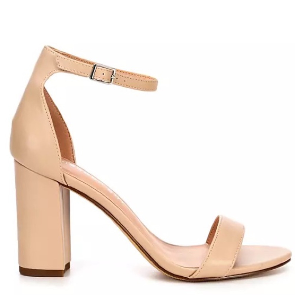 NWOT Steve Madden nude chunky heel sandal